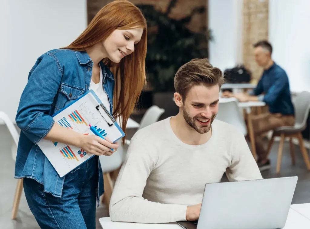 Descubre qué es un microcrédito, sus beneficios y cómo puedes solicitar uno en línea con HOBE Latam para impulsar tu emprendimiento o microempresa en Colombia.